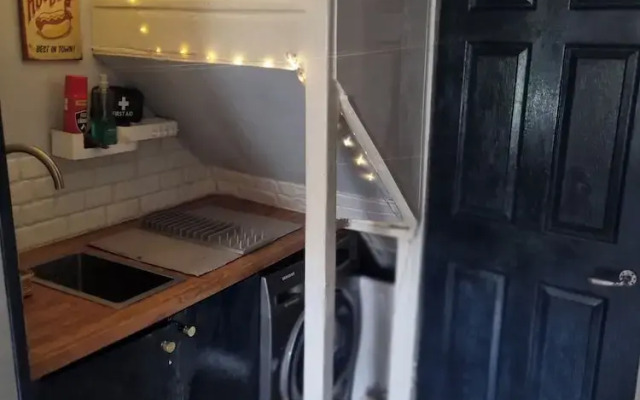 Charming 1-bed Studio Annex,parking,kitchen,wifi