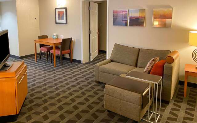 MainStay Suites Middleburg Heights Cleveland Airport
