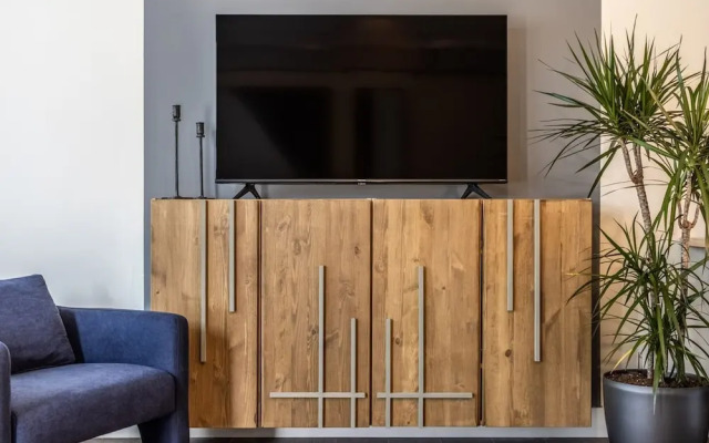 Casoria - 3 Bedrooms and Terrace in Trafalgar