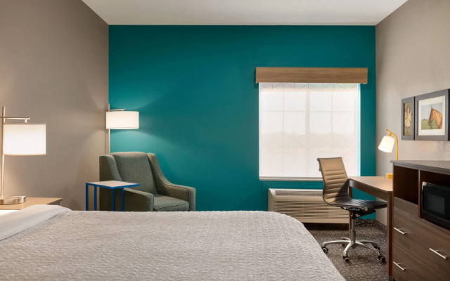 La Quinta Inn & Suites by Wyndham Shawnee