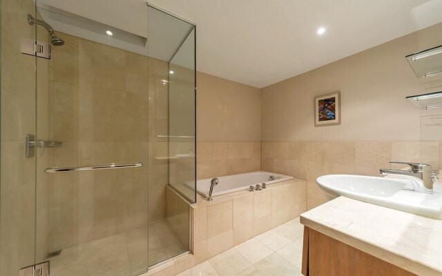 QV Luxury Apartment with Indoor Pool - 445