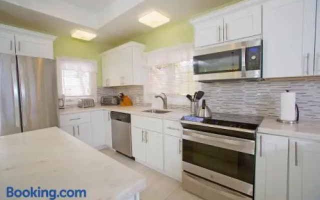 Two Rainbows by Grand Cayman Villas & Condos