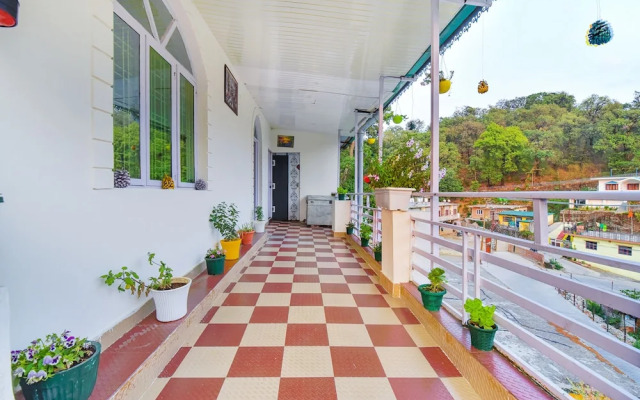 FabHotel Golden Oak Villa