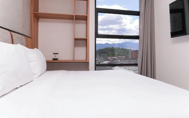 Metropolitan Living by HOUSY