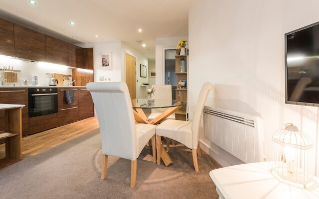 Chic, Spacious 1-br Flat For 2 In Central Bristol