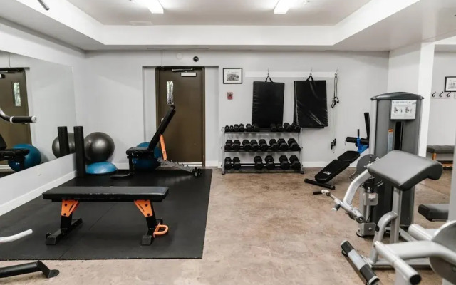 Lakefront Beachfront top Floor Condo w Pool