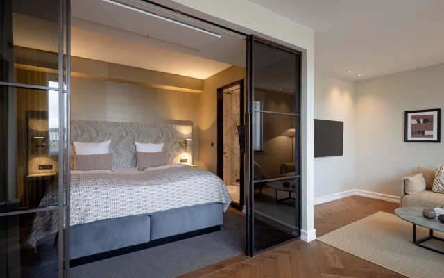 Hypernym Hotel & Suites