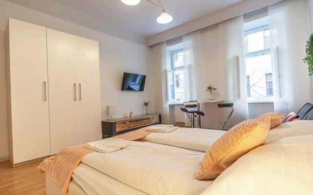 Cozy Room with Facilities Long Stay