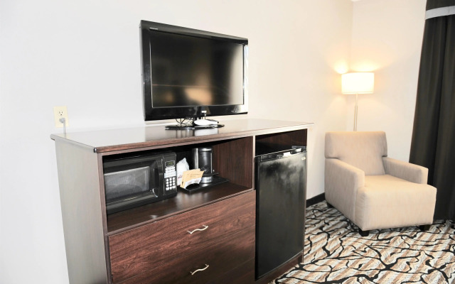 Days Inn & Suites by Wyndham Wausau