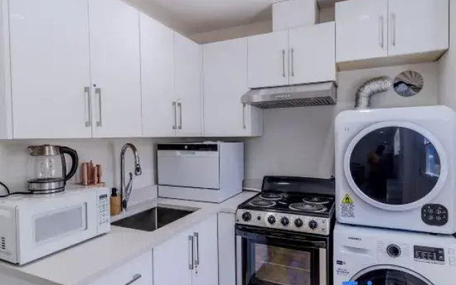 Vancouver quiet cozy 2BR1BA private entry suite near Skytrain