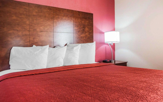 Quality Inn & Suites Altoona - Des Moines
