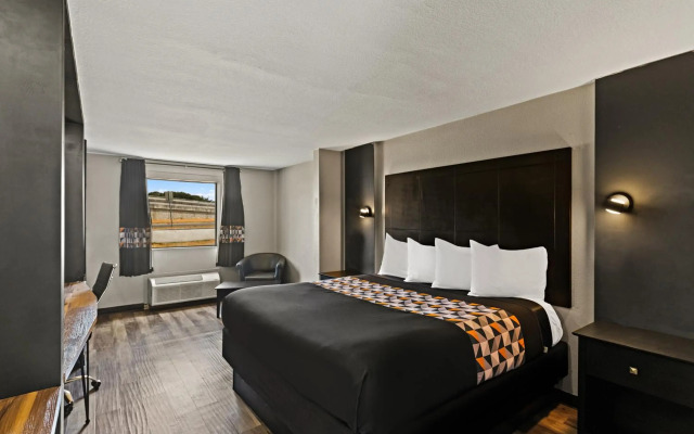 Rodeway Inn & Suites Downtown North