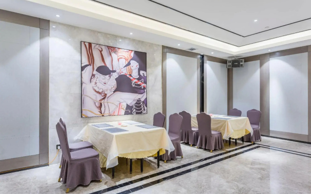 Longxin Hotel Yili