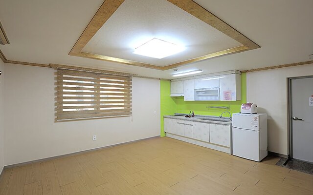 Daecheon Mama Pension