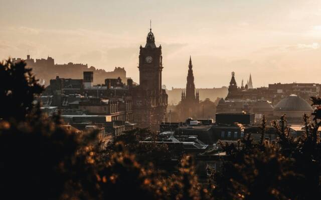 Traditional 1 Bedroom Colony Flat in Edinburgh