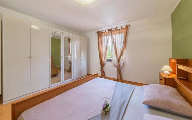 Stunning Apartment in Valtura With 1 Bedrooms