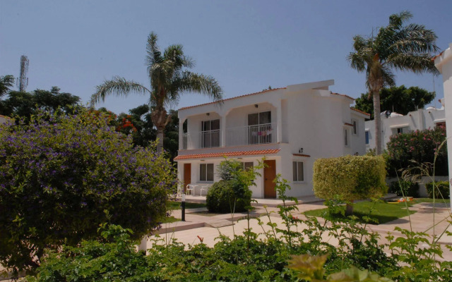 Maistrali Hotel Apartments & Bungalows
