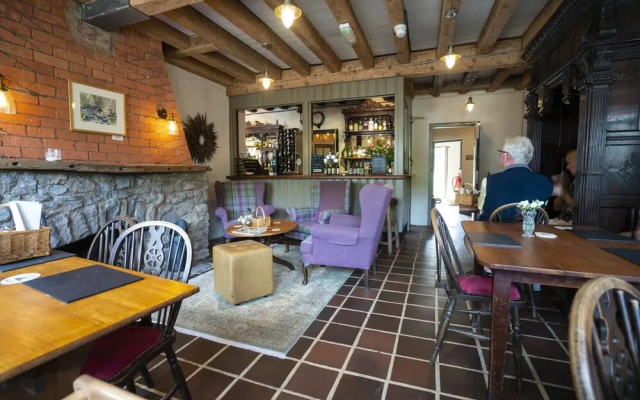 West Arms Hotel