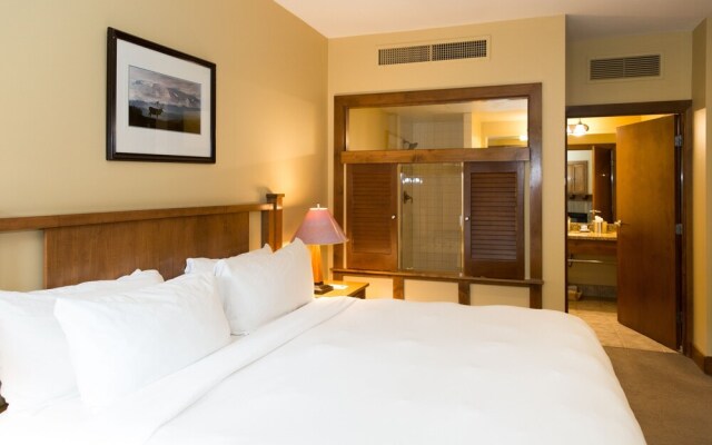 Updated 2 Bedroom -Fireplace & Balcony by RedAwning