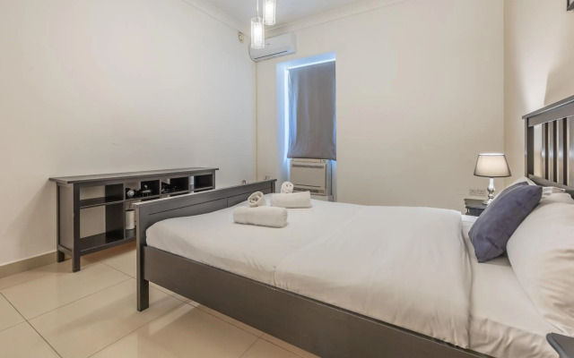 Hard to come by - modern & huge house in Sliema