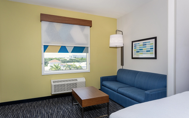 Holiday Inn Express & Suites Miramar