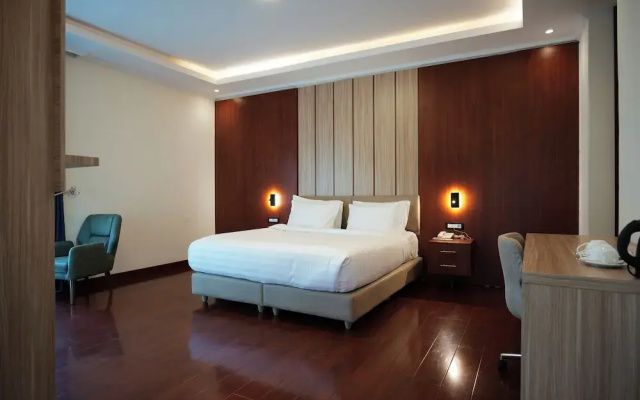 Crescent International Hotel
