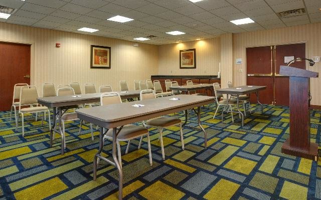 Holiday Inn Express And Suites Midwest City
