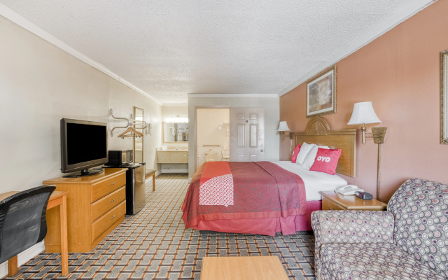 OYO Hotel Pineville LA Hwy 165