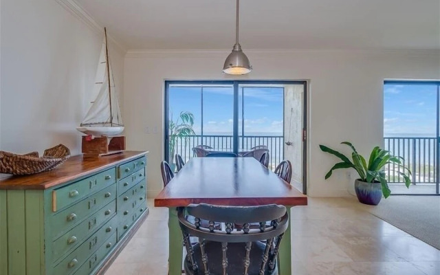 Sea Oats 217 2 Bedroom Home by RedAwning