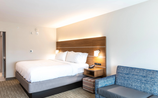 Holiday Inn Express & Suites Greenville S - Piedmont