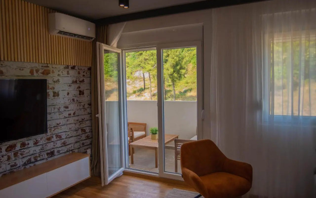 Stylish Two Bedroom Apartment at Ljubovic-Hill Park
