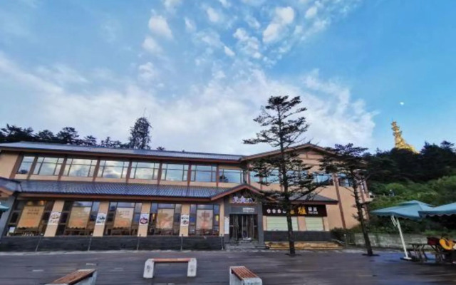 Jin Ding Hotel (Yuexia Building)