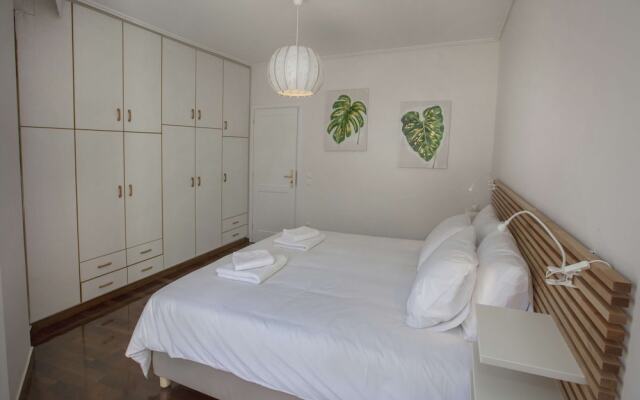 Elegant residence with Panoramic view to Acropolis by GHH