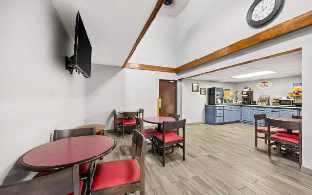 Super 8 by Wyndham Harrison AR