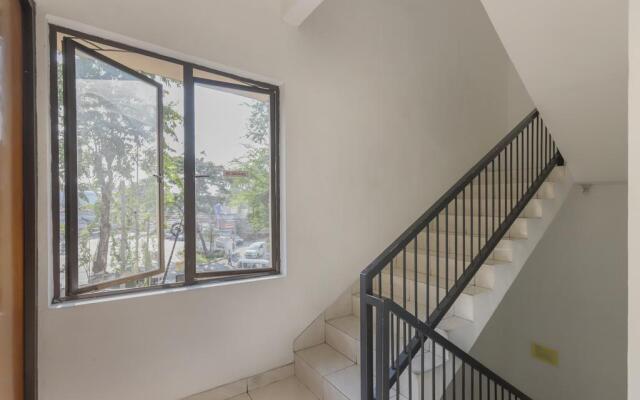 Super OYO 866 Idola Residence