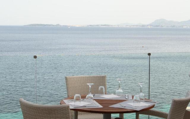 "room in Guest Room - Room With Private Pool"