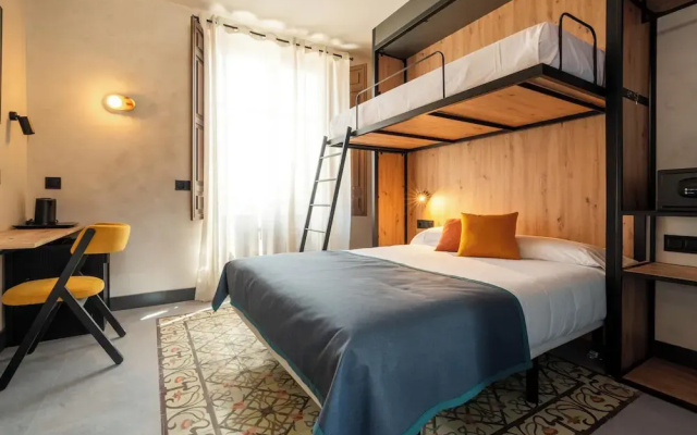 The Central House Granada Elvira Hostel