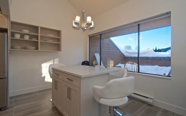 HS17 · Hearthstone Lodge - Hot tub - Village location