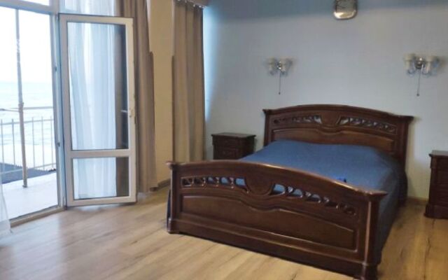 Raj Hotel