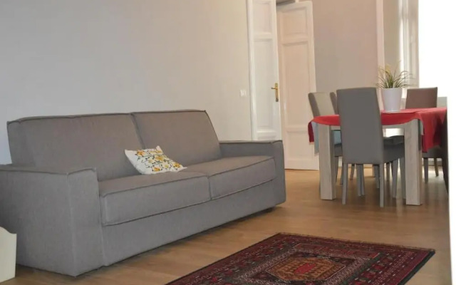 Luxury Three Bedroom Flat in Rome Center
