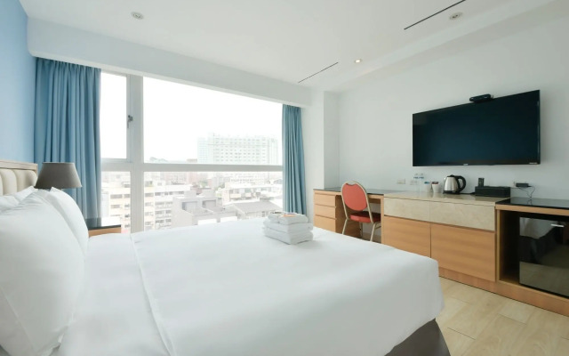 Champs Elysees Hotel