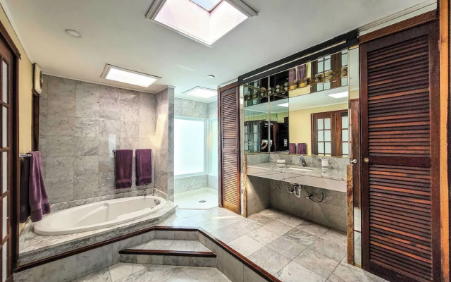 Luxurious San Juan Villa w/ Pool - Walk to Beach!