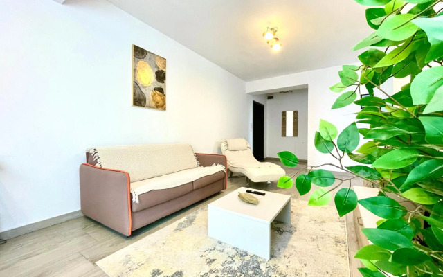 SOHO Apartment - City View with Rooftop Garden