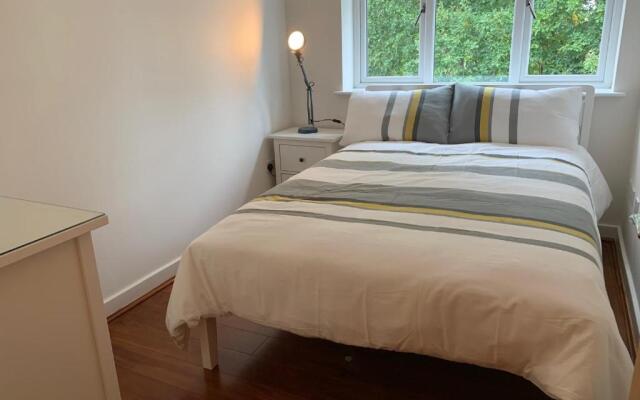 Stunning large 3 bedroom Penthouse Apartment