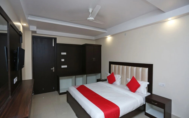 OYO 30916 Agk Residency