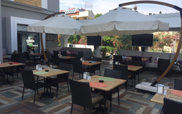 Aryes Deluxe Hotel