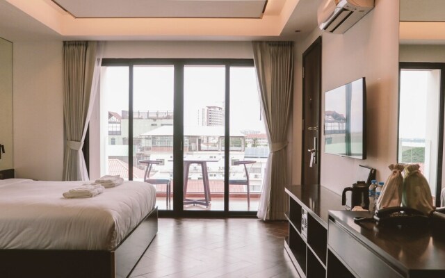 Riverside Hotel