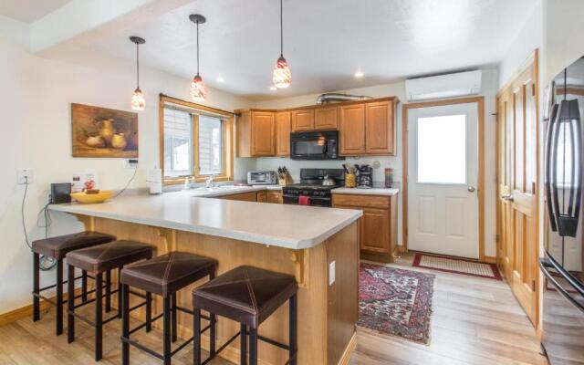 1490OAK Grandview Condo
