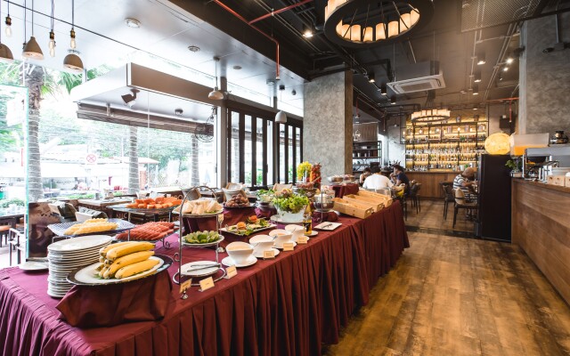 Adelphi Suites Bangkok