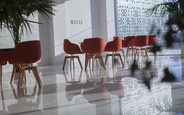 King Evelthon Beach Hotel & Resort